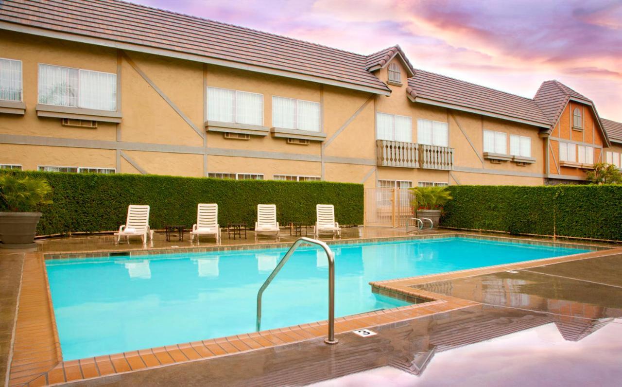 Folk Inn Ontario Airport Екстер'єр фото